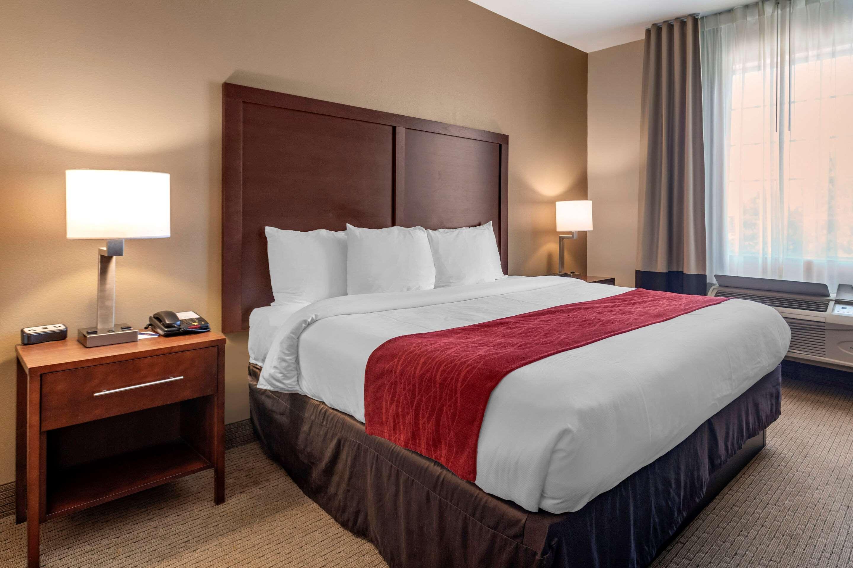 Comfort Inn & Suites Villa Rica Exterior photo
