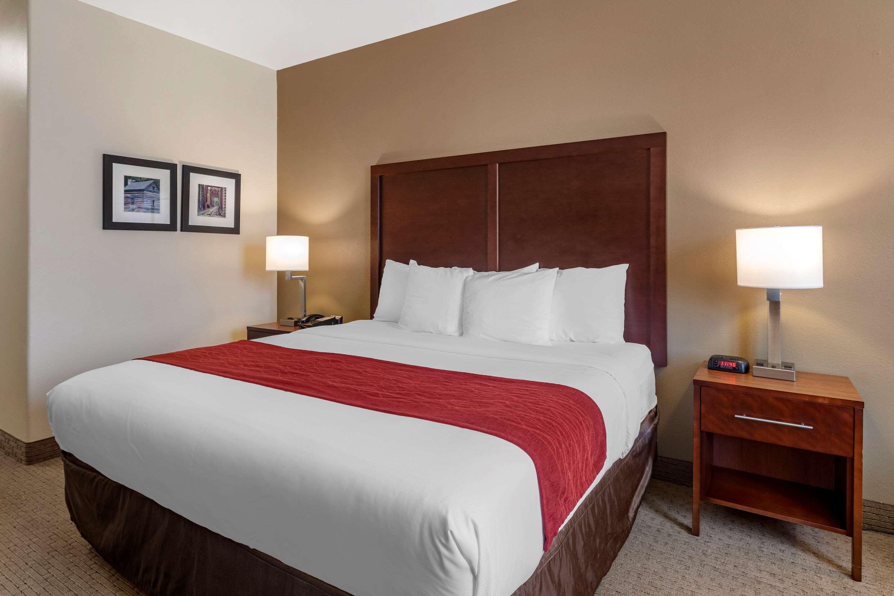 Comfort Inn & Suites Villa Rica Exterior photo