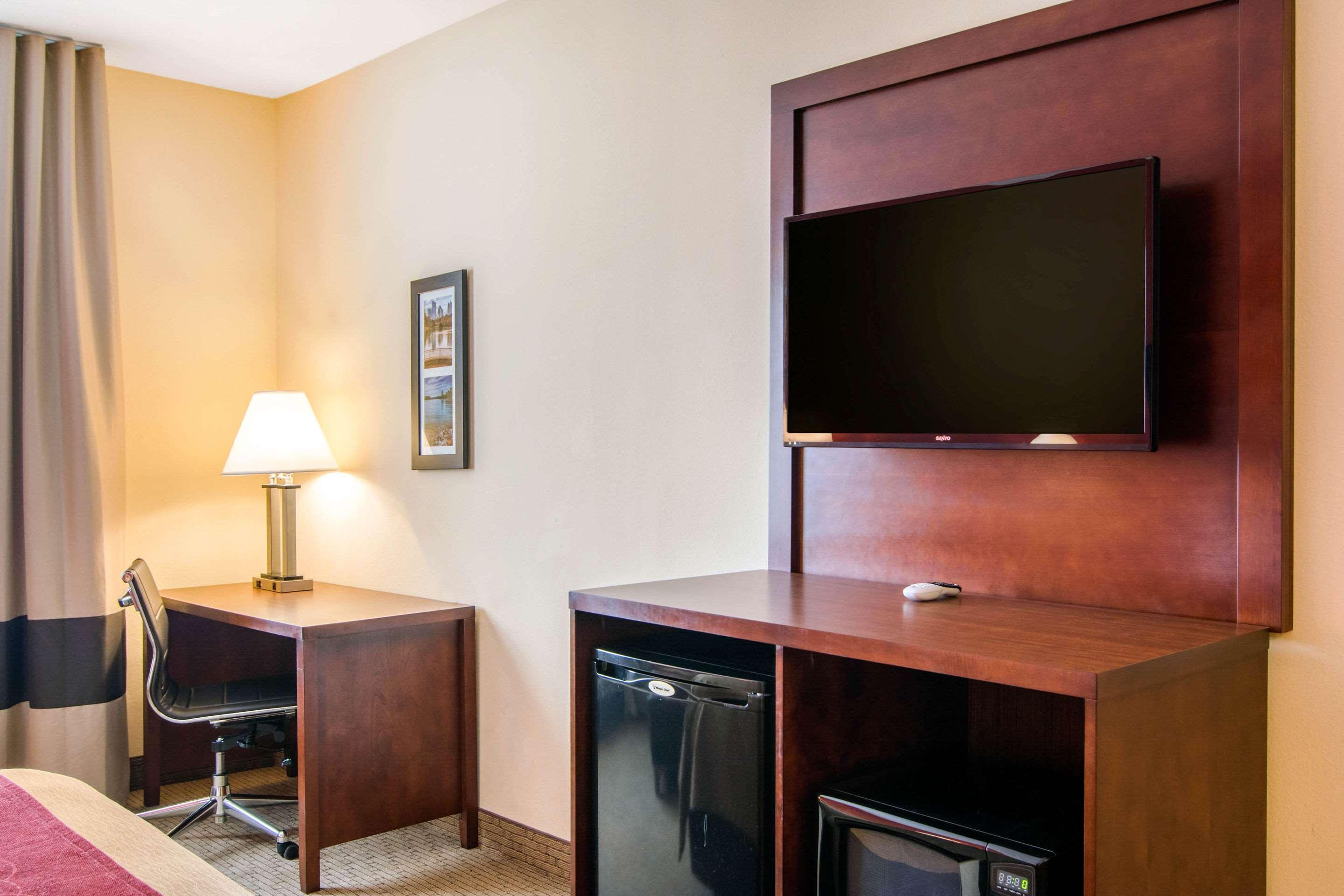 Comfort Inn & Suites Villa Rica Exterior photo