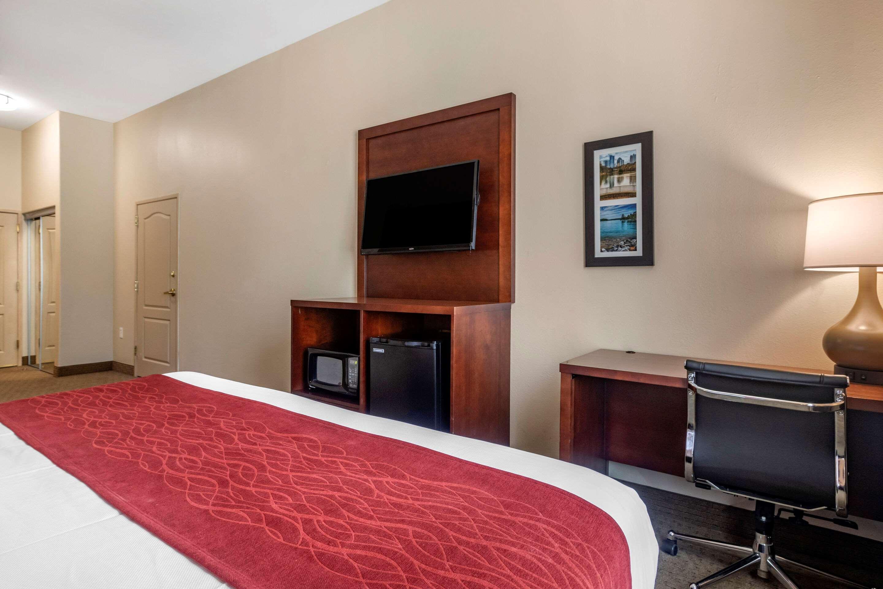 Comfort Inn & Suites Villa Rica Exterior photo