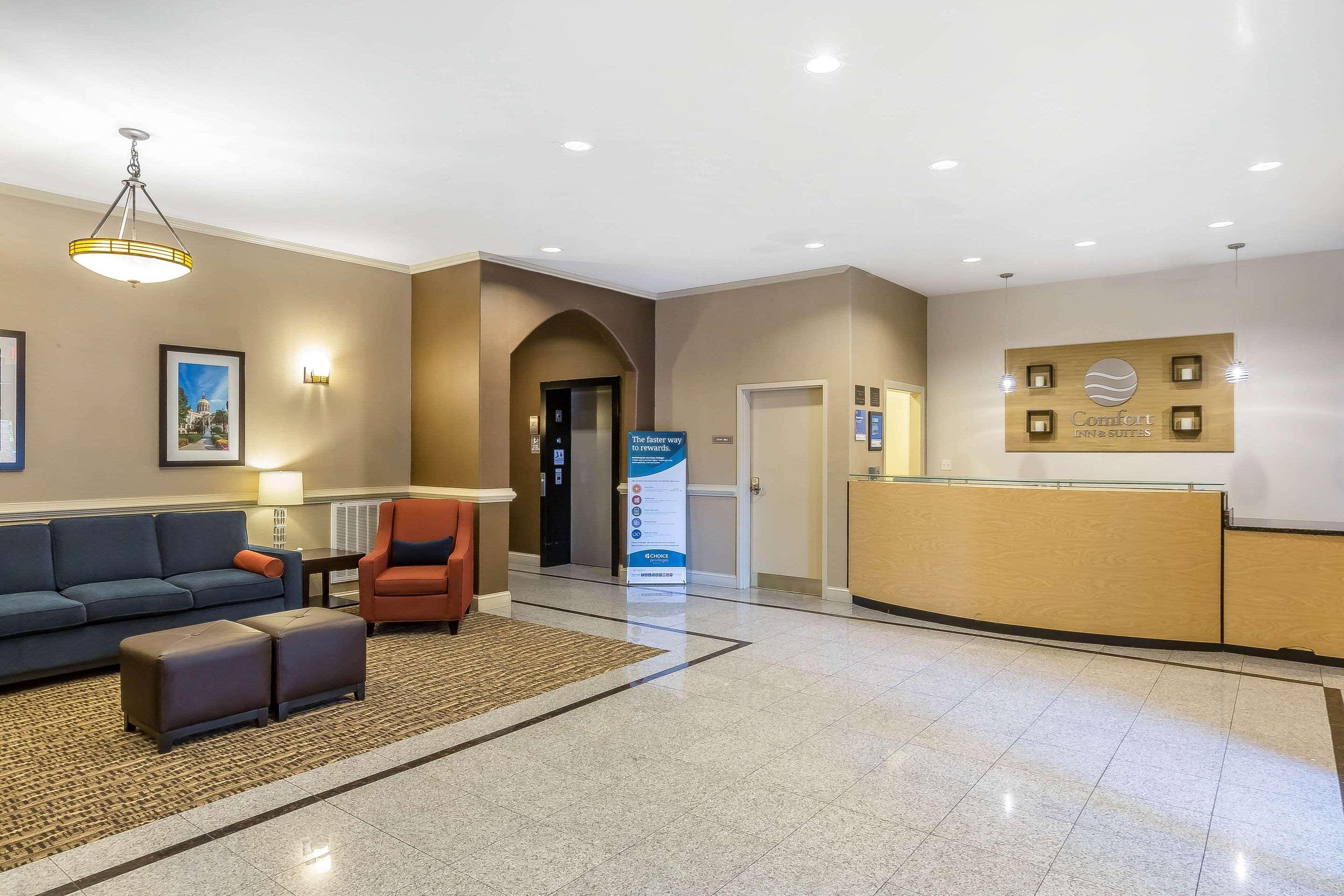 Comfort Inn & Suites Villa Rica Exterior photo