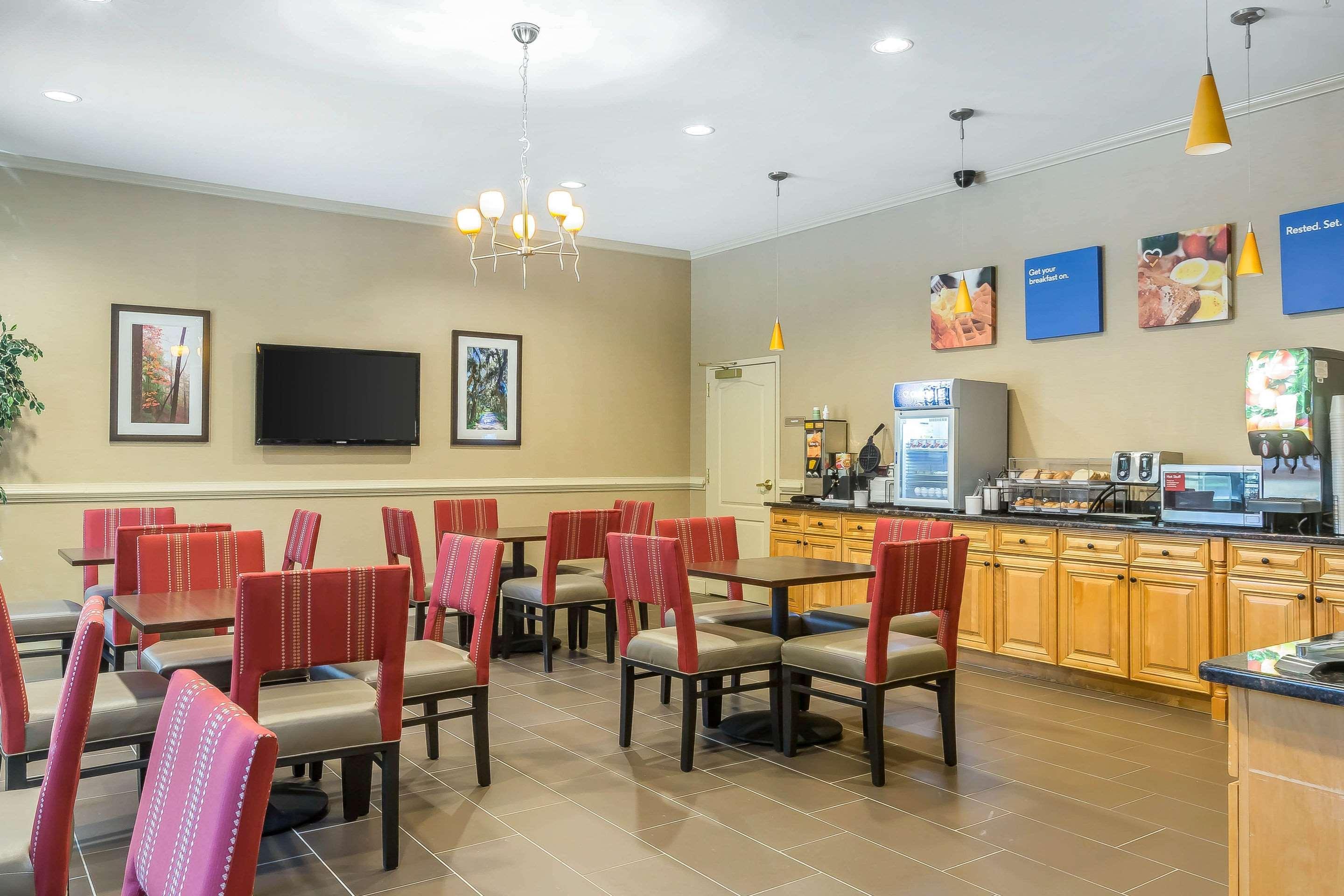 Comfort Inn & Suites Villa Rica Exterior photo