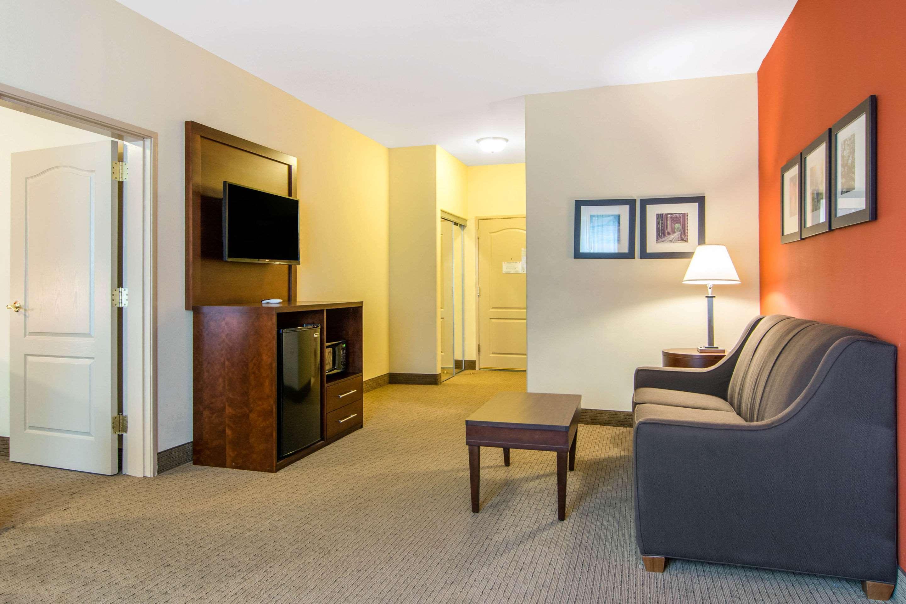 Comfort Inn & Suites Villa Rica Exterior photo